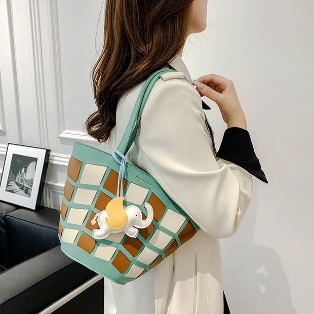 Fashionable Leather Crossbody Purse