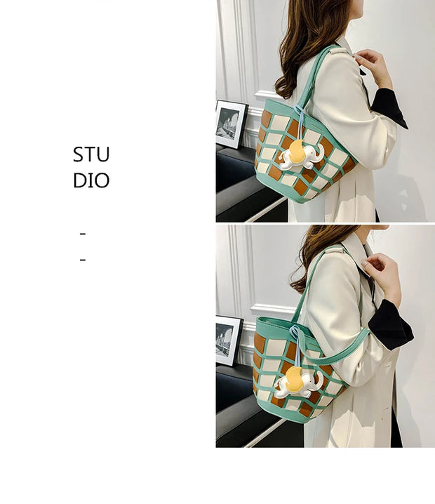 Fashionable Leather Crossbody Purse